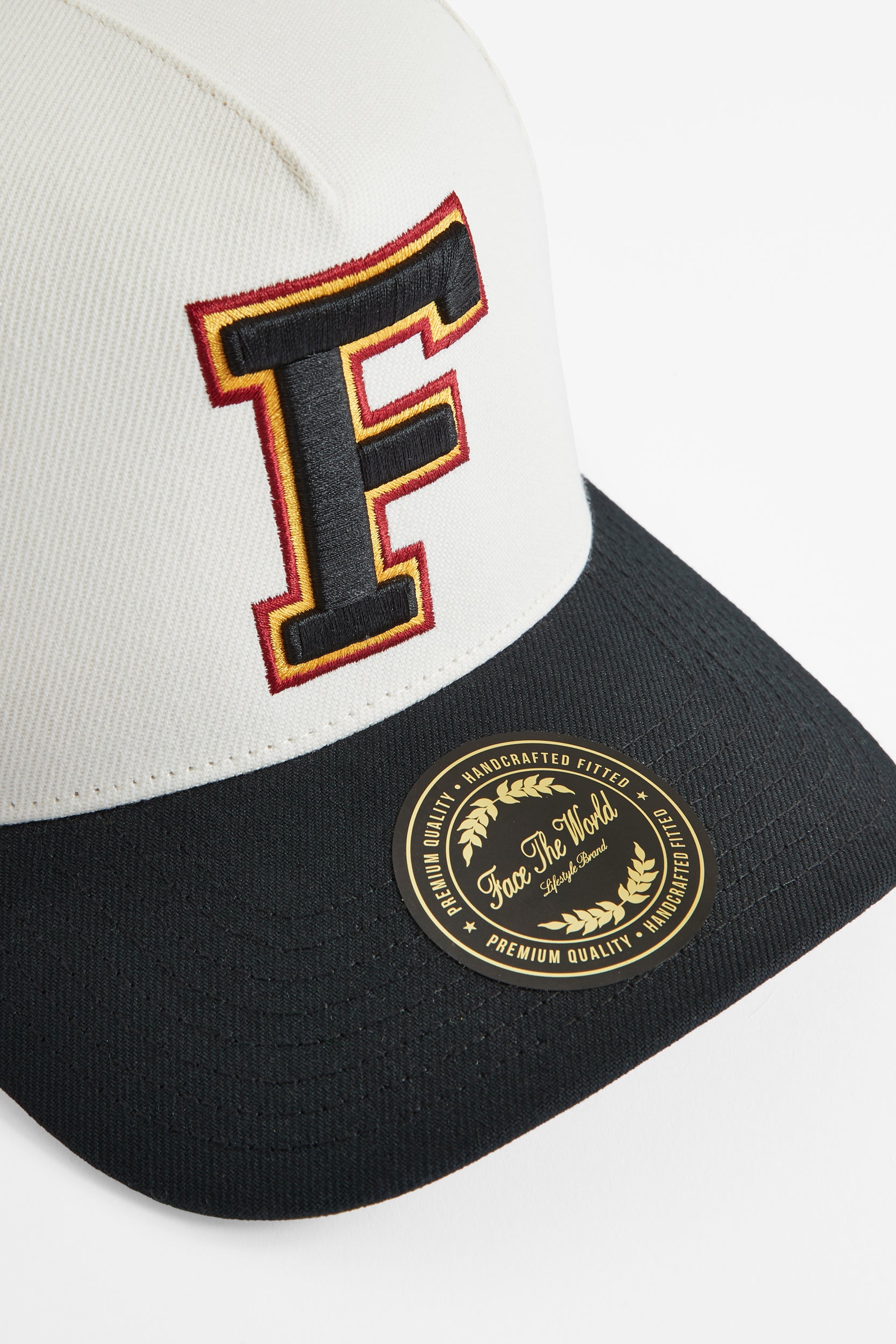 ComplexCon ’25 Collectibles Snapback – Cream Edition